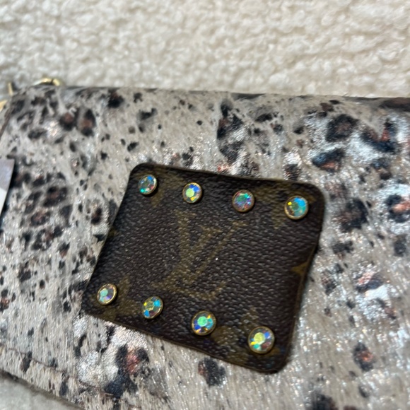 LV KEEP IT WRISTLET Brown SILVER Metallic Leopard Print NWT - Picture 6 of 6